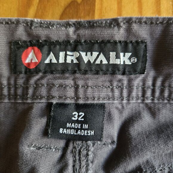 Airwalk Cargo Shorts Men's 32 Dark Gray Outdoor Hiking Active Bottoms W/ Pockets - Picture 3 of 7